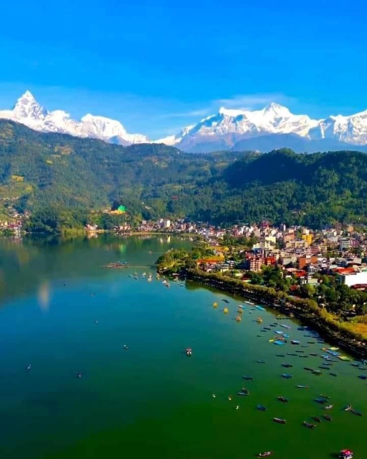 Paila Hostel Lakeside Покхара Экстерьер фото